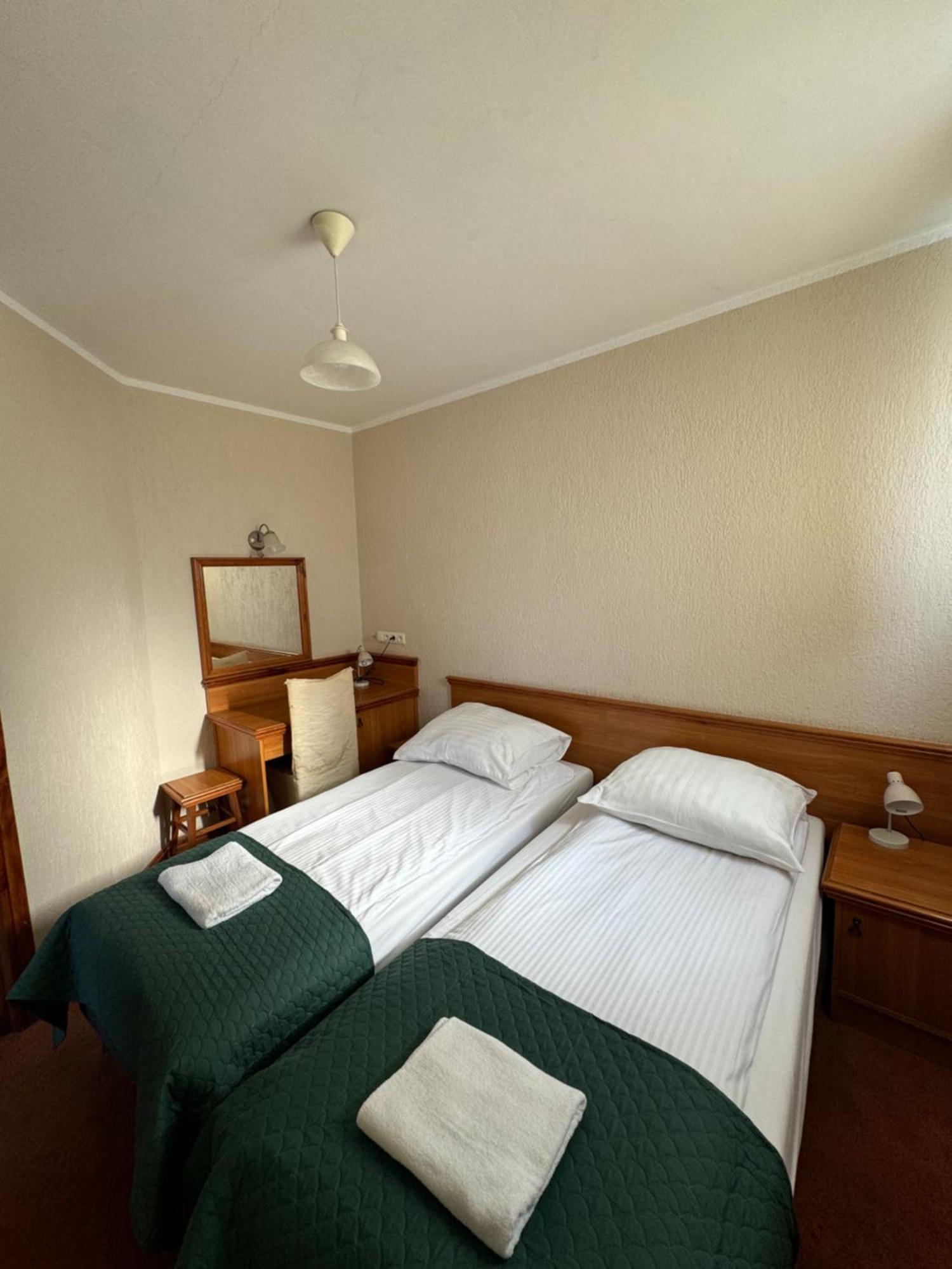 Hotel Victoria Łubowo Kültér fotó