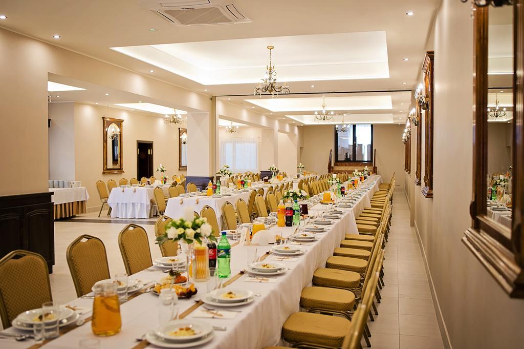 Hotel Victoria Łubowo Kültér fotó