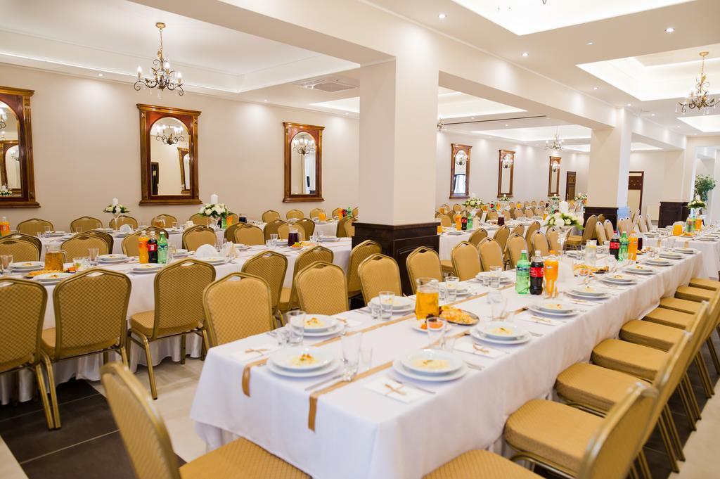 Hotel Victoria Łubowo Kültér fotó
